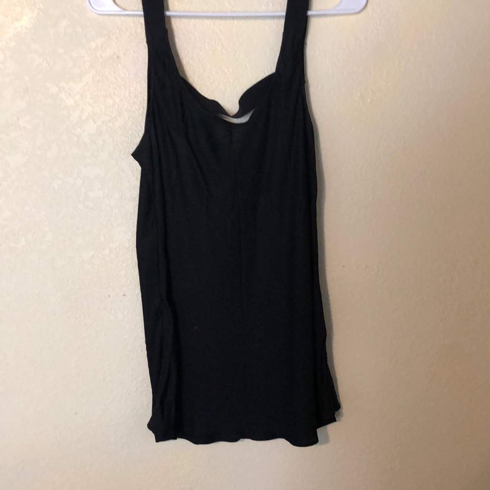 🌿 Theory Black Strap Top